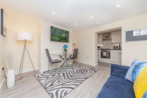 Modern London 1 bed apartment, Own Garden!